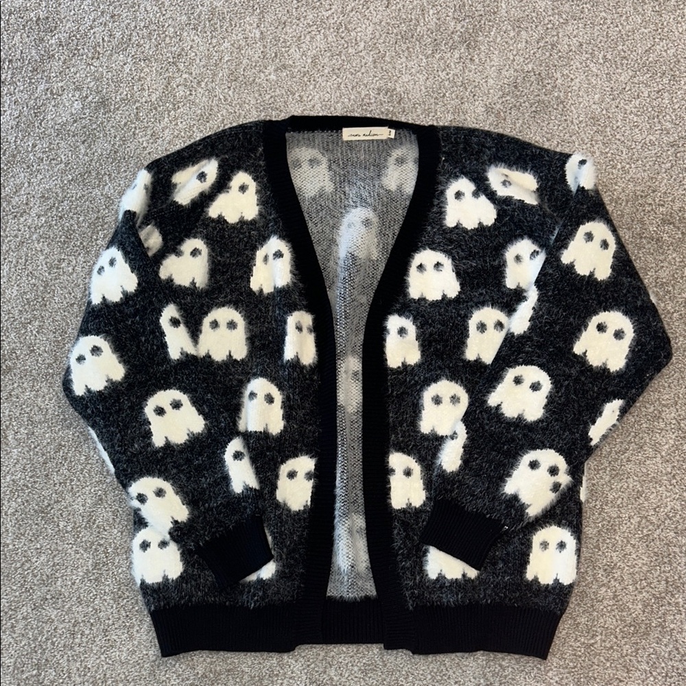 Nora Madison Women’s Black & White Halloween Ghost Fuzzy Cardigan, size S/M
